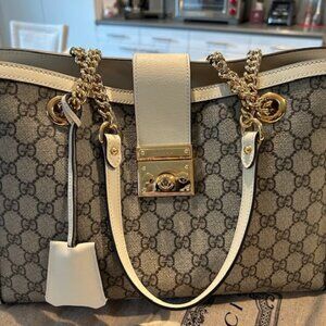 Gucci GG Supreme Medium Padlock